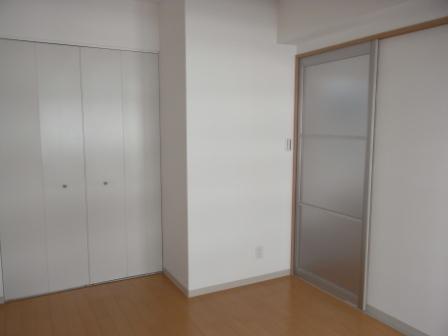 Living and room. Western-style (flooring re-covered)