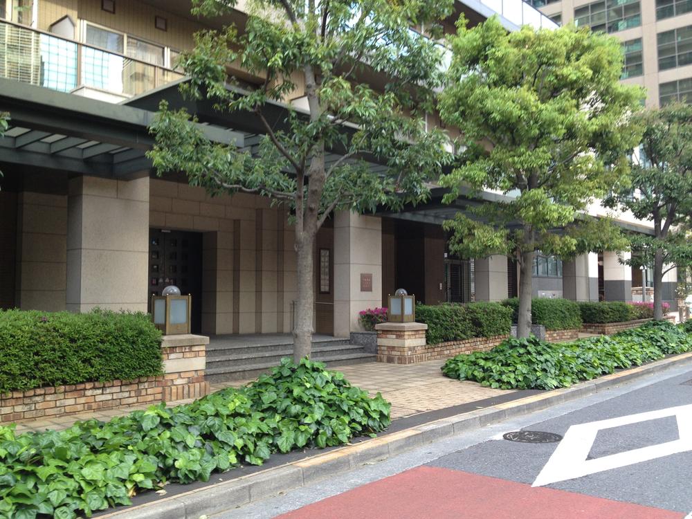 Entrance. Common areas
