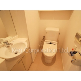 Toilet. Shoot the same type the 18th floor of the room. Specifications may be different.