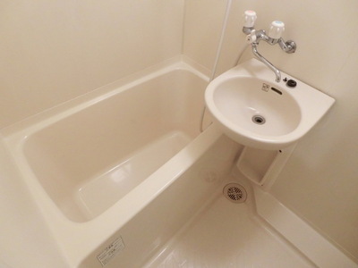 Bath. Comfortable bus