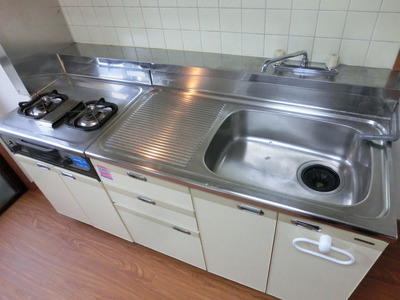 Kitchen. Two-burner gas stove with kitchen
