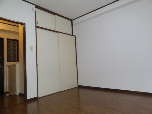 Living and room. Easy-to-use floor plan