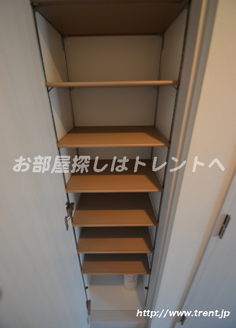 Receipt. It is a reference photograph of the same type of the 10th floor of the same building.