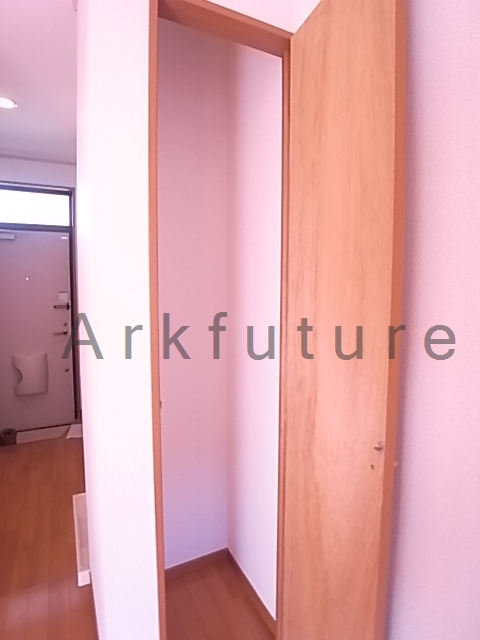 Receipt. Although compact, There is storage space! 