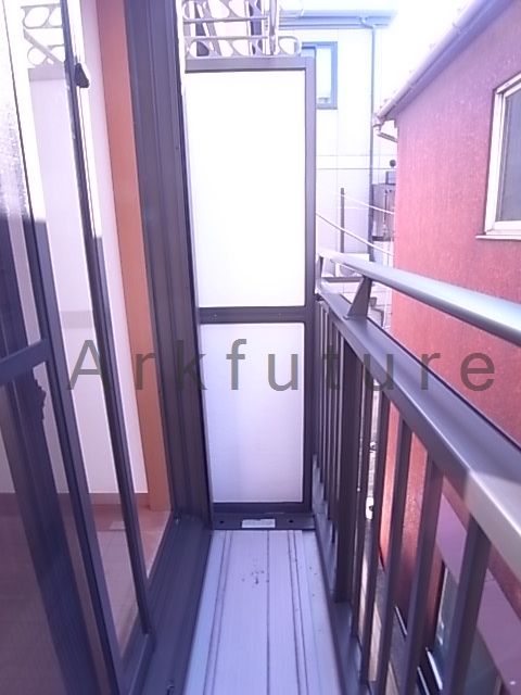 Balcony. Balcony there! 