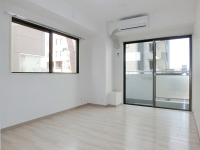 Living and room. Popular corner room ・ Two-sided lighting