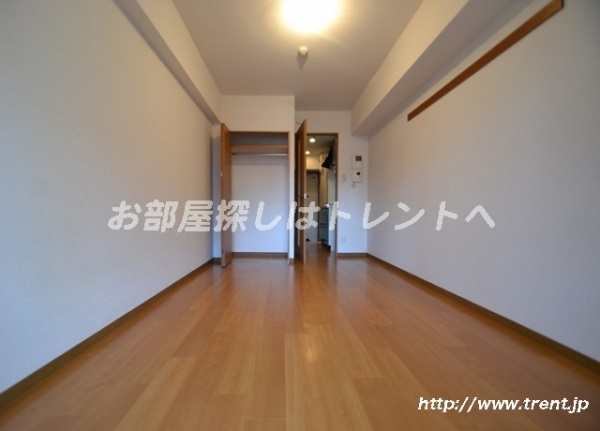 Living and room. We are using a photo of the room of 1k type of the same building. As reference