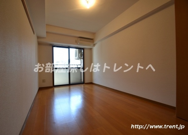 Living and room. We are using a photo of the room of 1k type of the same building. As reference