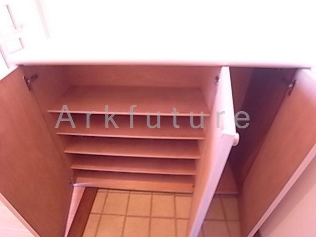 Receipt. Shoebox shoes and umbrella can be stored!