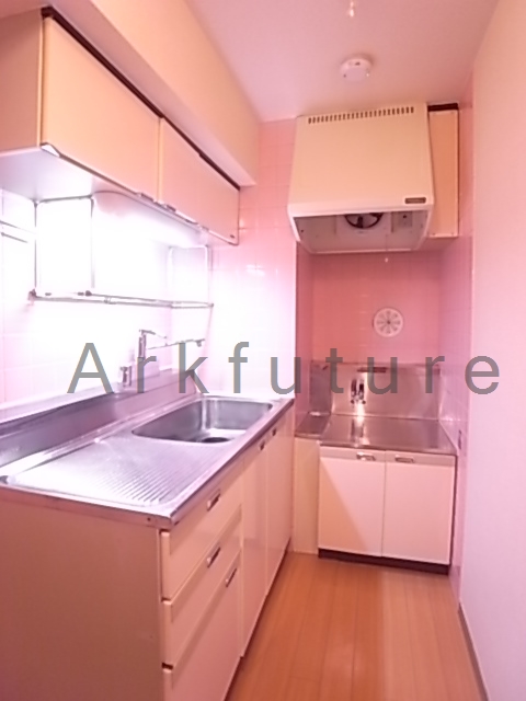 Kitchen. Cooking is easy L-shaped kitchen!