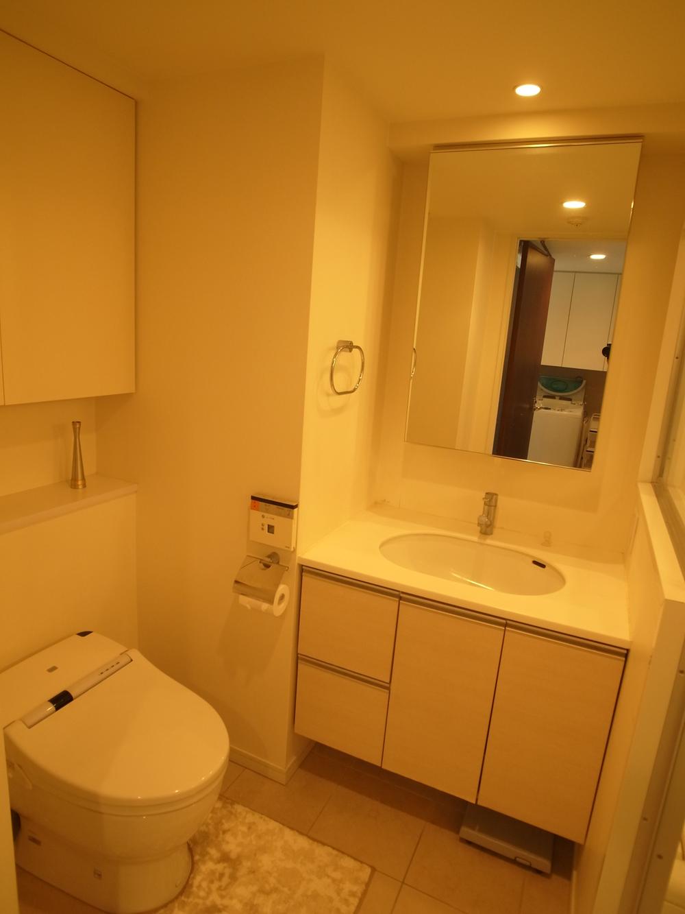 Toilet. Indoor (12 May 2013) Shooting