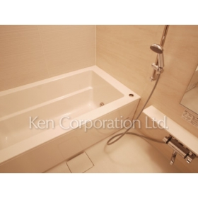 Bath. Shoot the same type second floor of the room. Specifications may be different.