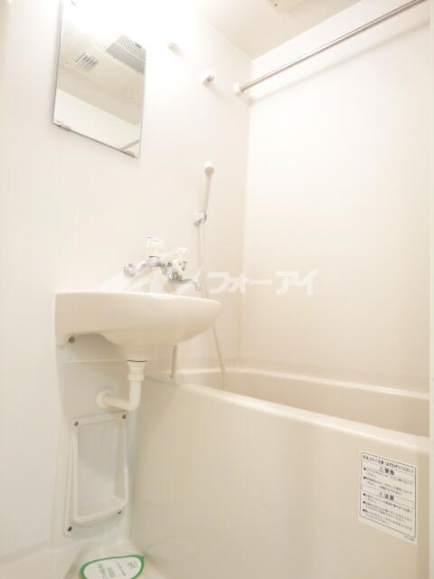 Bath. Bus (with bathroom dryer)