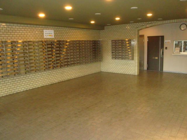 Entrance. Common areas
