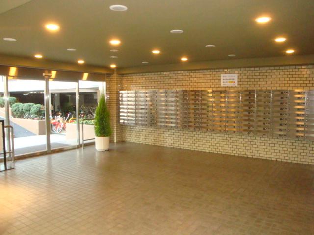 Entrance. Common areas