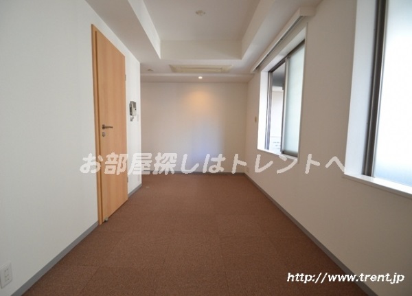 Living and room. It is a photograph of the 1R type of the fourth floor same building. Please see for reference.