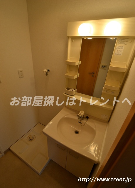 Washroom. It is a photograph of the 1R type of the fourth floor same building. Please see for reference.