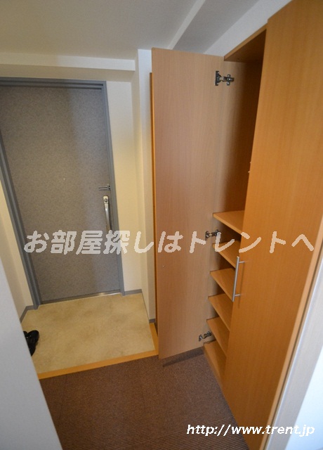 Entrance. It is a photograph of the 1R type of the fourth floor same building. Please see for reference.