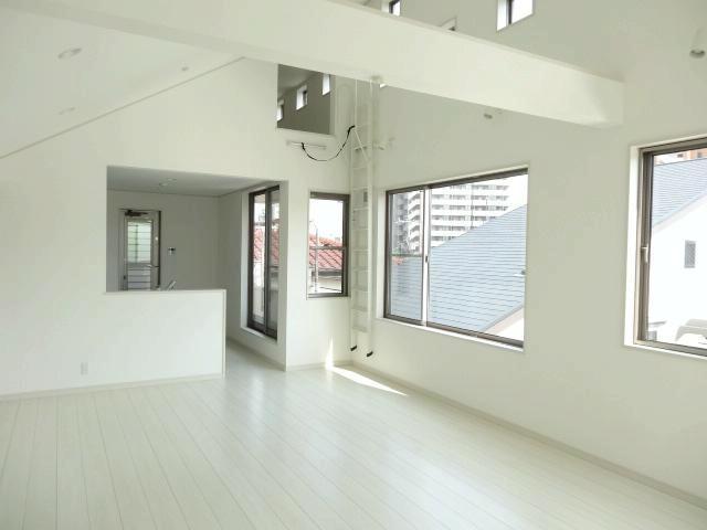 Living. Local (August 2013) Shooting