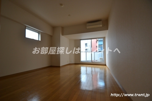 Living and room. 5F of the building, 1K is the type of photo. Please see for reference.