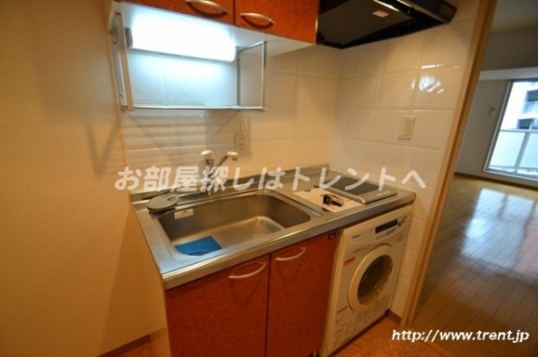 Kitchen. 5F of the building, 1K is the type of photo. Please see for reference.