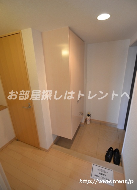 Entrance. It is a reference photograph of the 7th floor of 1LDK of the same building (another type).