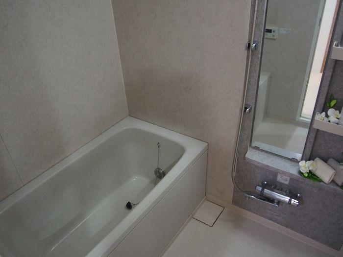 Bathroom. Indoor (12 May 2013) Shooting