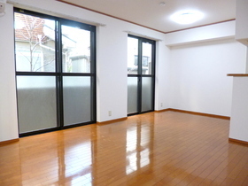 Living and room. Spacious living room