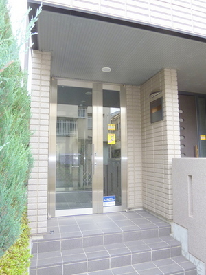 Entrance. Auto-lock with the entrance