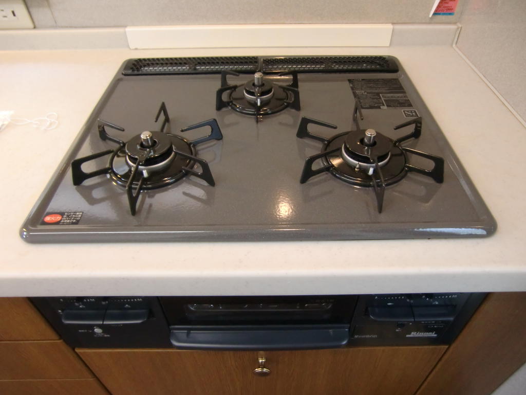 Kitchen. Gas stove 3-neck (with grill)