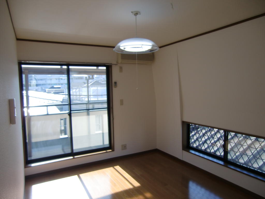 Living and room. South-facing room