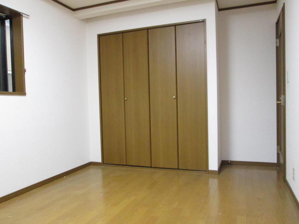 Living and room. Clean rooms