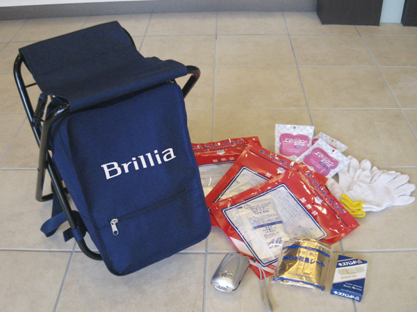 earthquake ・ Disaster-prevention measures.  [3rd. "Evacuation ・ Mutual assistance measures. " ・ Disaster prevention Luc] To make it easier to evacuate in the event of, The Brillia original disaster prevention Luc was all houses standard equipment. (Same specifications)