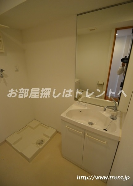 Washroom. It is a photograph of the same building the fourth floor 1K. Please see for reference.