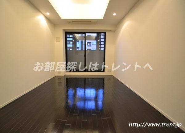 Living and room. It is a photograph of 1K type of the same building. Please see for reference. 