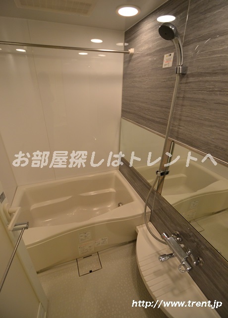 Bath. It is a photograph of 1K type of the same building. Please see for reference. 