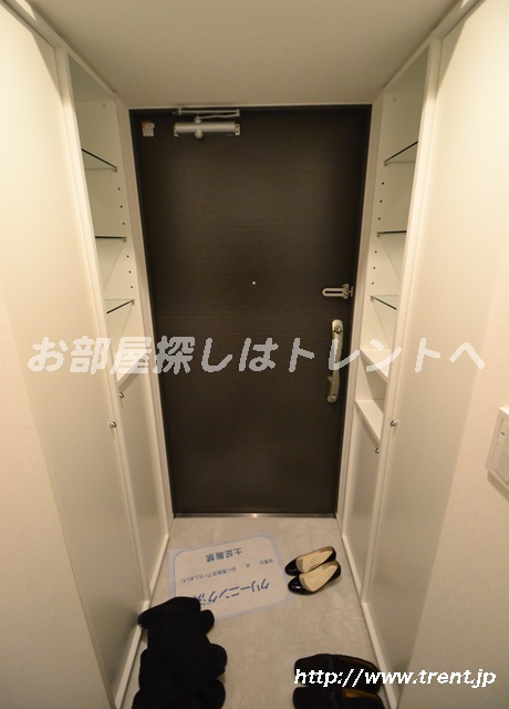 Entrance. It is a photograph of 1K type of the same building. Please see for reference. 