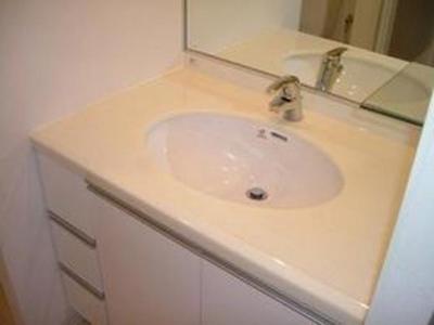 Washroom. Spread of independent wash basin