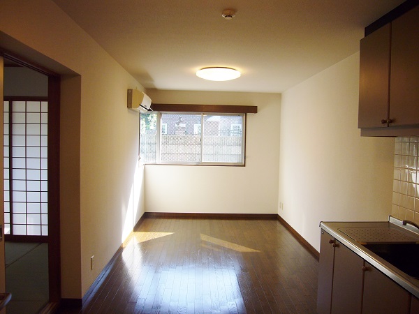 Living and room. South-facing bright LDK