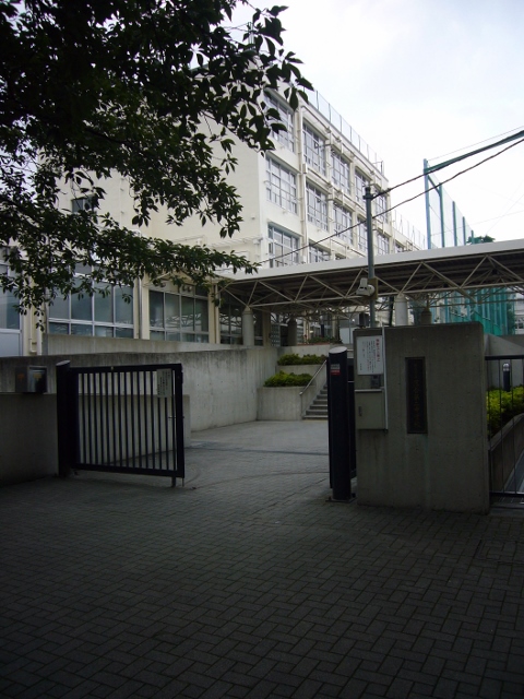 Junior high school. 698m to Shinjuku Ward Ochiai second junior high school (junior high school)