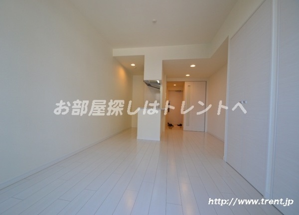 Living and room. It is a photograph of the 1R type of the same building. Please see for reference.