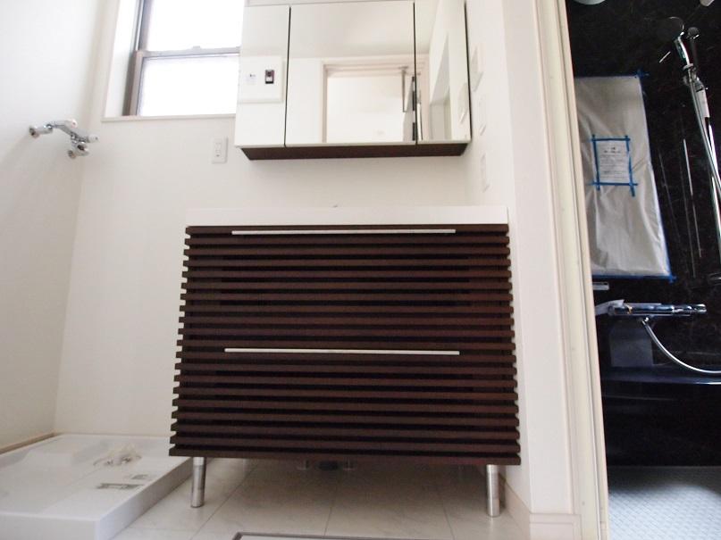 Bathroom. - Chic wash room and bathroom -