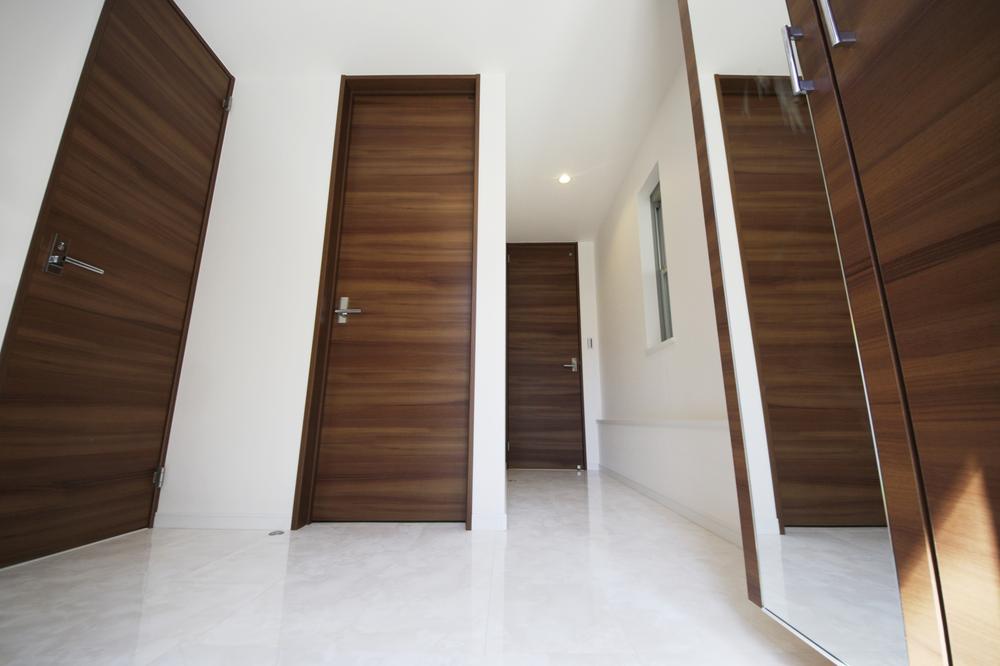 Building plan example (Perth ・ Introspection). Marble tile adopted floating luxury