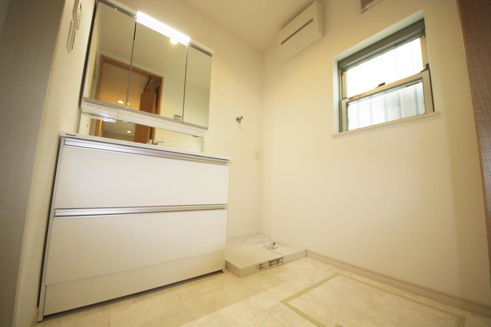 Building plan example (introspection photo). Takara Standard washbasin