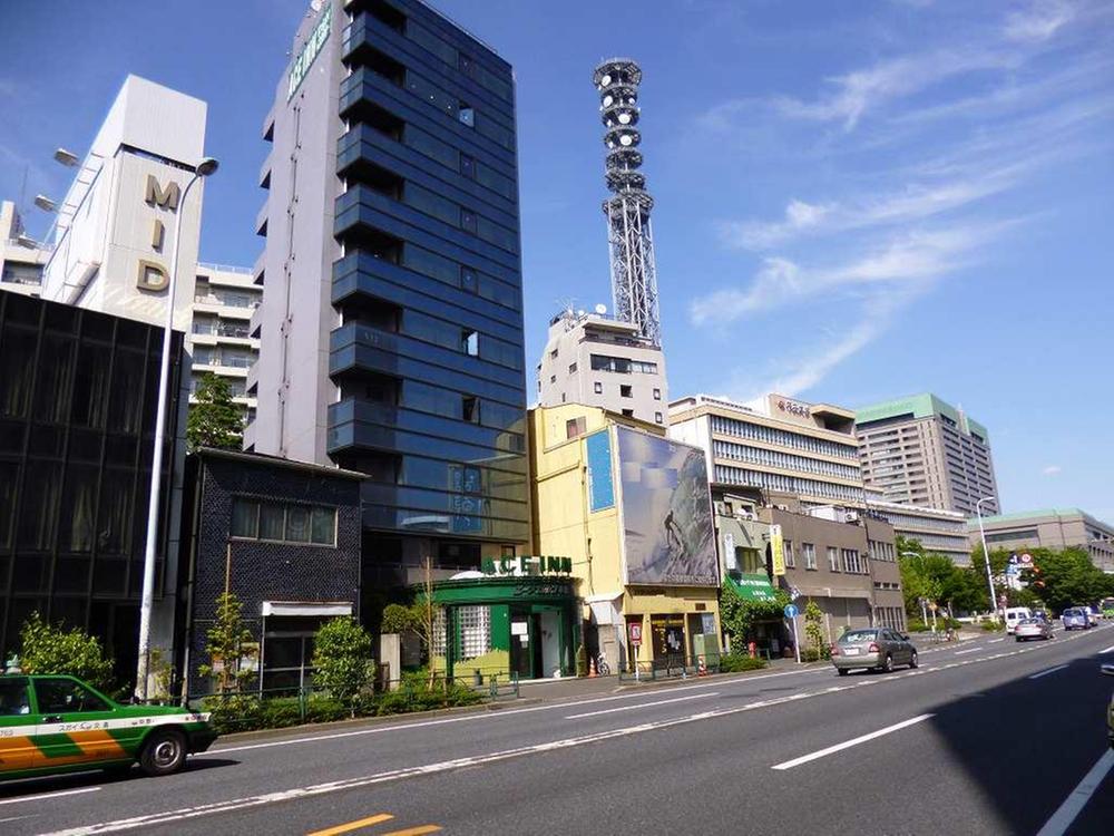 Local photos, including front road. From the south side road