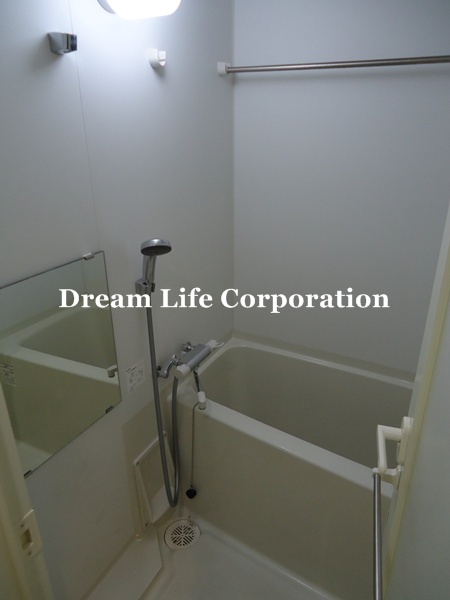 Bath. ※ In fact the we use the photos in the same building may be different.