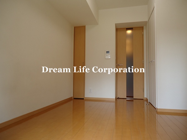 Living and room. ※ In fact the we use the photos in the same building may be different.