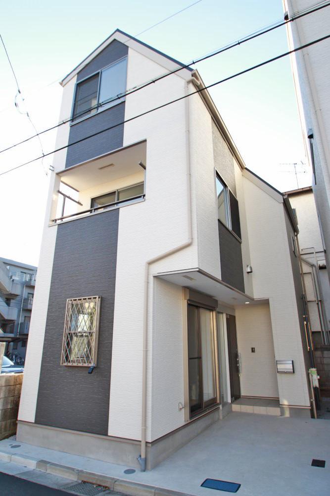 Local appearance photo. Designer House.