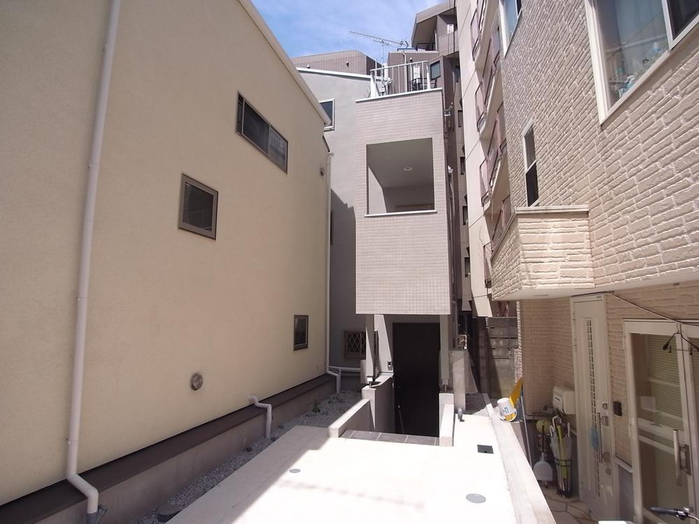 Local appearance photo. Local (July 2012) shooting