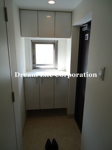 Entrance. ※ In fact the we use the photos in the same building may be different.